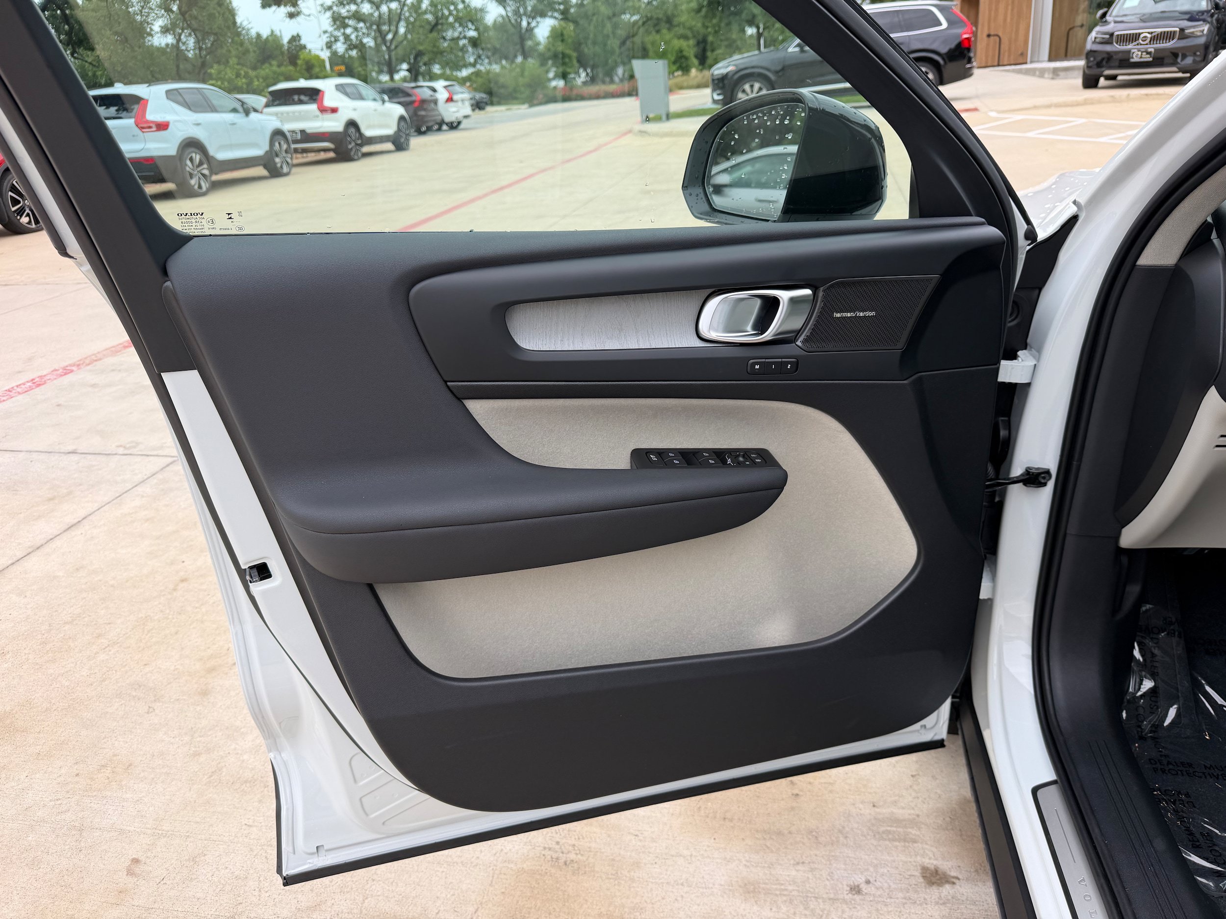 New 2026 Volvo XC40 B5 Ultra w/ Protection Package Premier AWD/4WD image 18