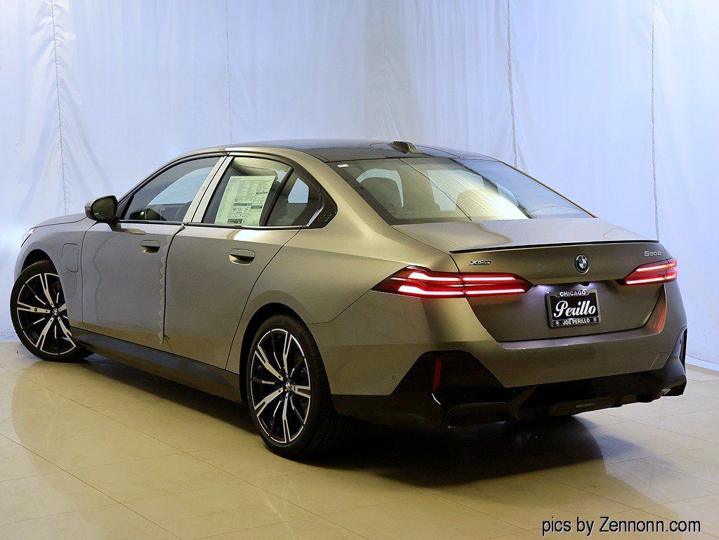 Used 2027 BMW 550e xDrive w/ Executive Package AWD/4WD image 9