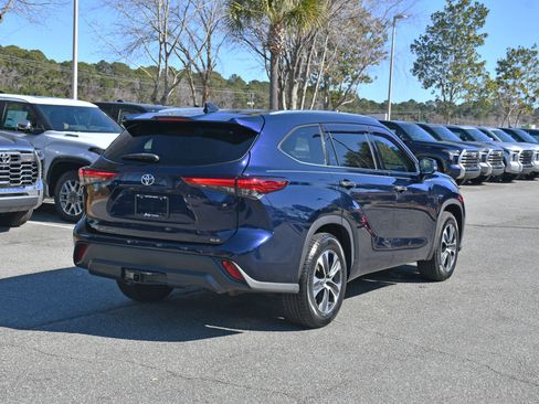 Certified 2020 Toyota Highlander XLE image 4