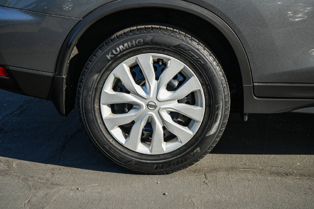 Used 2018 Nissan Rogue S FWD image 11