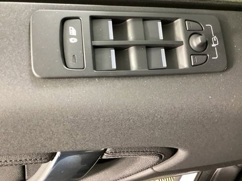 Used 2025 Land Rover Discovery Sport S image 26