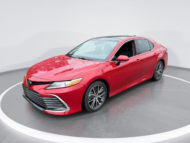 Used 2023 Toyota Camry XLE w/ Navigation Package FWD image 1
