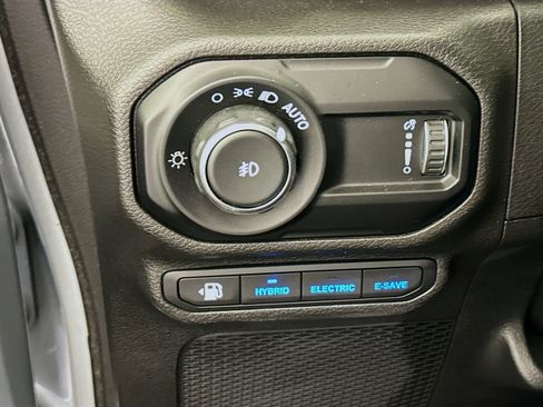 Used 2023 Jeep Wrangler Sahara w/ Cold Weather Group image 17