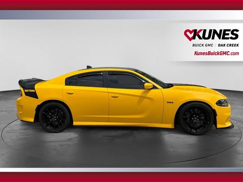 Used 2017 Dodge Charger R/T RWD image 12