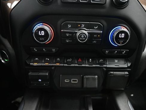 Used 2020 Chevrolet Silverado 1500 High Country w/ Technology Package AWD/4WD image 12