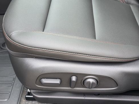 New 2026 Chevrolet Trax RS w/ Sunroof Package FWD image 25
