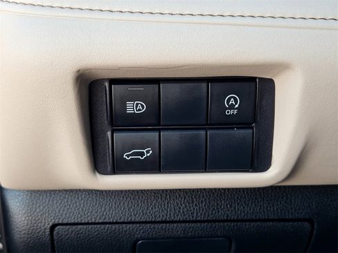 Used 2023 Toyota Highlander XLE image 26