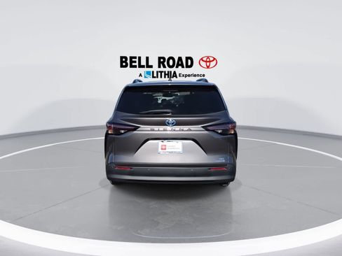Used 2024 Toyota Sienna XLE FWD image 7