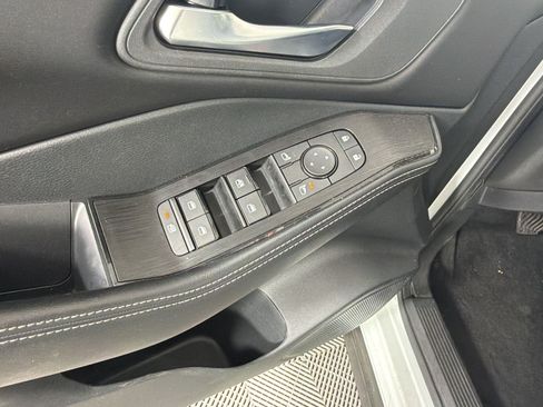 Used 2024 Nissan Rogue SV AWD/4WD image 13