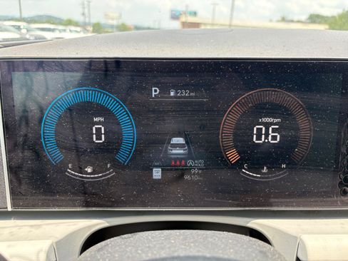 Used 2025 Hyundai Tucson SEL FWD image 2