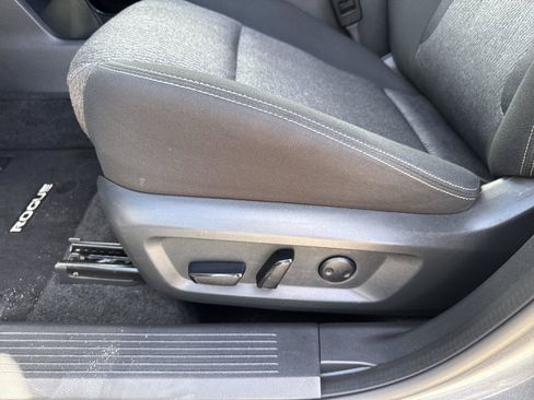 Used 2025 Nissan Rogue SV FWD image 12