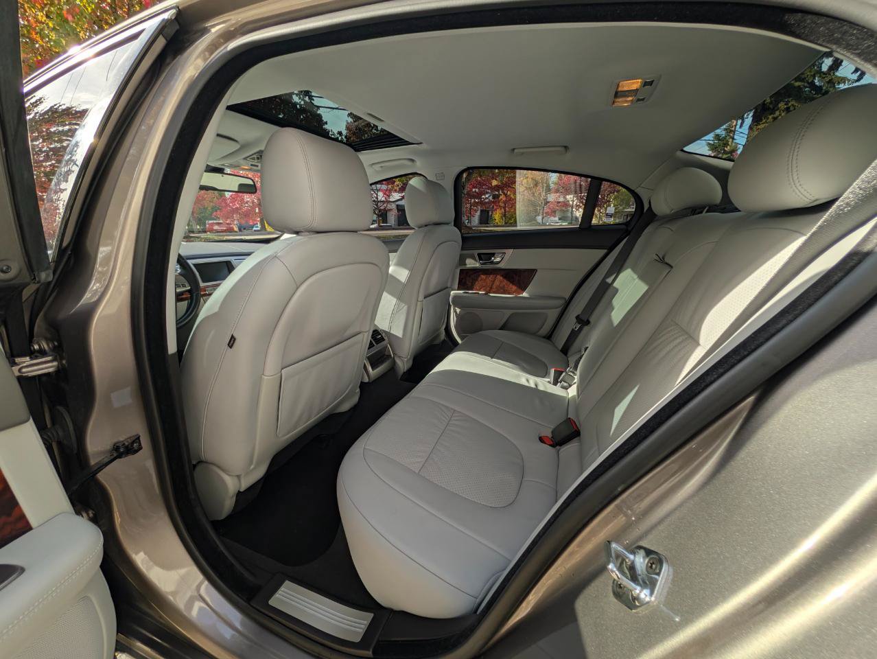 Used 2009 Jaguar XF Premium RWD image 11