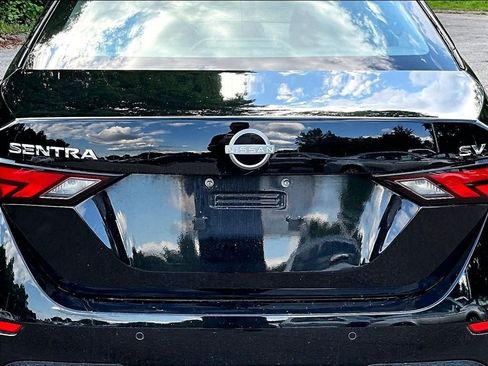 Used 2024 Nissan Sentra SV FWD image 10