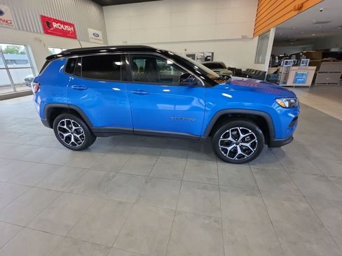 Used 2025 Jeep Compass Limited AWD/4WD image 8