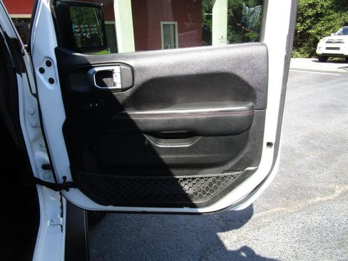 Used 2019 Jeep Wrangler Unlimited Rubicon w/ Dual Top Group AWD/4WD image 34