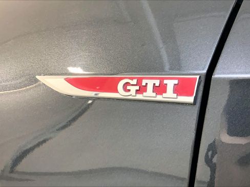 Used 2016 Volkswagen GTI SE w/ Lighting Package (SEL) FWD image 9