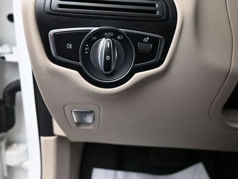 Used 2022 Mercedes-Benz GLC 300 4MATIC image 16