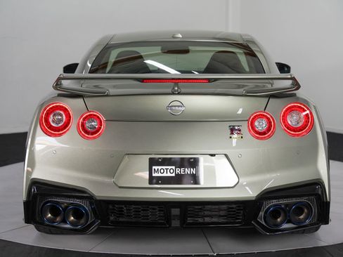 Used 2024 Nissan GT-R T-spec Dual-clutch 6-Speed Tra w/ Floor Mat Package image 8