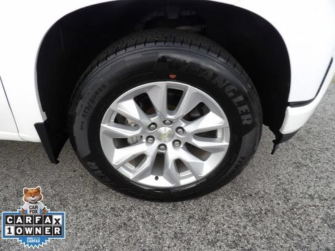 Used 2020 Chevrolet Silverado 1500 Custom w/ Custom Value Package RWD image 11