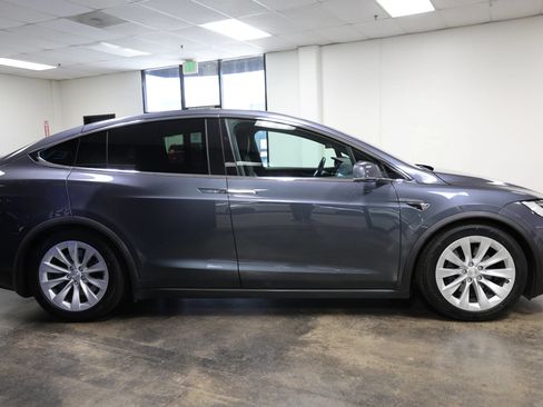 Used 2020 Tesla Model X Long Range AWD/4WD image 8