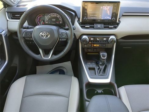 Used 2021 Toyota RAV4 Limited image 17