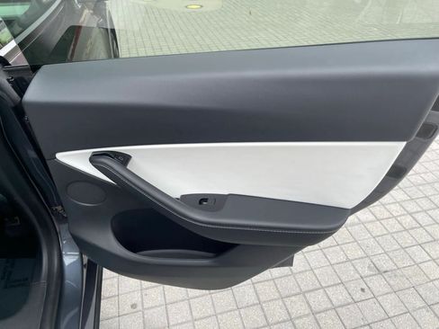 Used 2024 Tesla Model Y Long Range RWD image 23