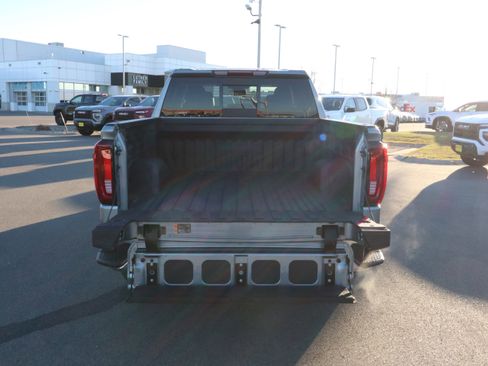 New 2026 GMC Sierra 1500 SLT image 16