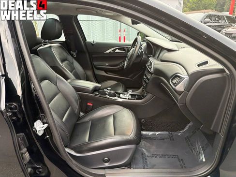Used 2018 INFINITI QX30 Premium w/ Navigation Package AWD/4WD image 17