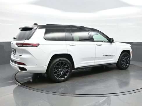 Used 2023 Jeep Grand Cherokee L Summit w/ High Altitude Package AWD/4WD image 8