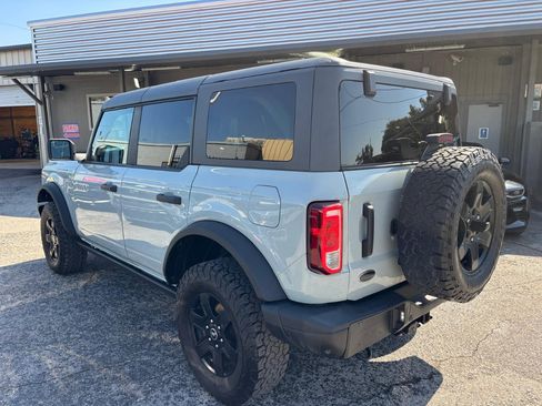 Used 2022 Ford Bronco Black Diamond image 5
