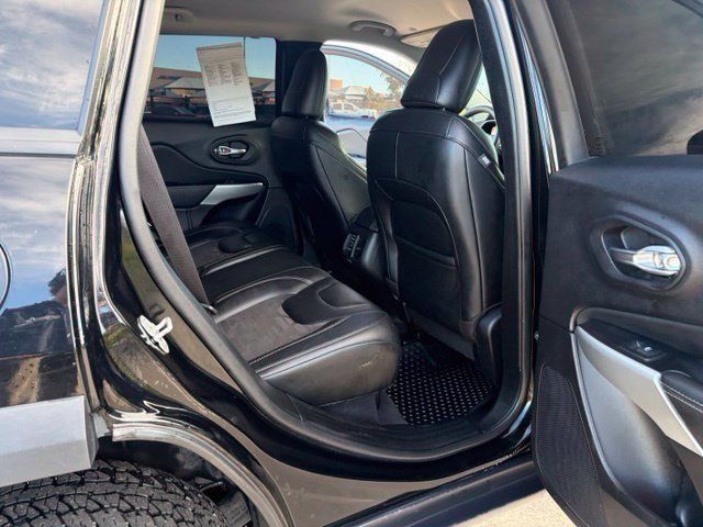 Used 2022 Jeep Cherokee Latitude w/ Trailer Tow Group AWD/4WD image 22