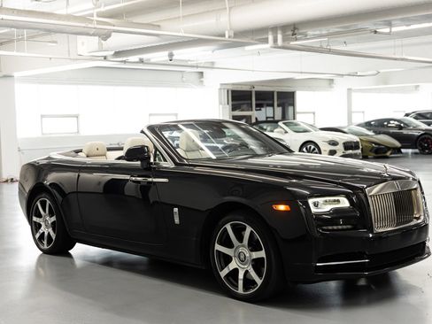 Used 2017 Rolls-Royce Dawn RWD image 11