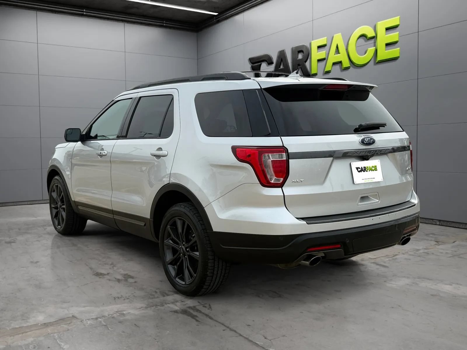 Used 2018 Ford Explorer XLT w/ Equipment Group 202A AWD/4WD image 8