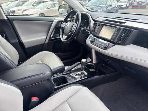 Used 2017 Toyota RAV4 Limited image 29