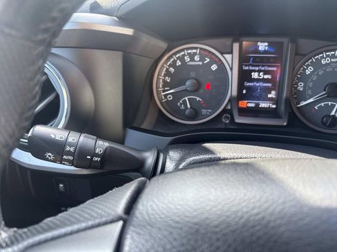 Used 2023 Toyota Tacoma TRD Off-Road image 32