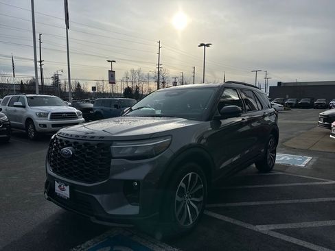 Used 2025 Ford Explorer ST-Line image 7