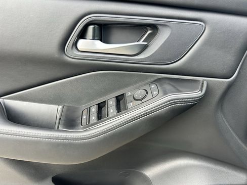 Certified 2024 Nissan Rogue SV image 9