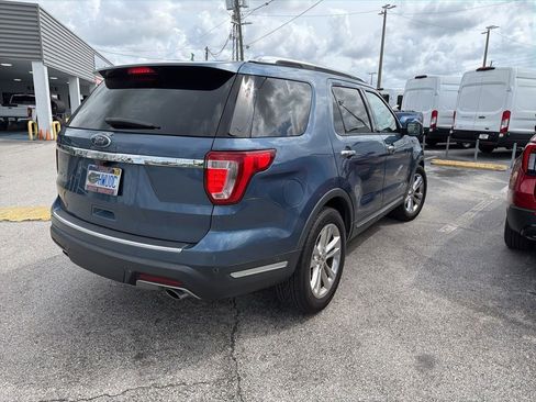 Used 2018 Ford Explorer Limited w/ Equipment Group 301A FWD image 2