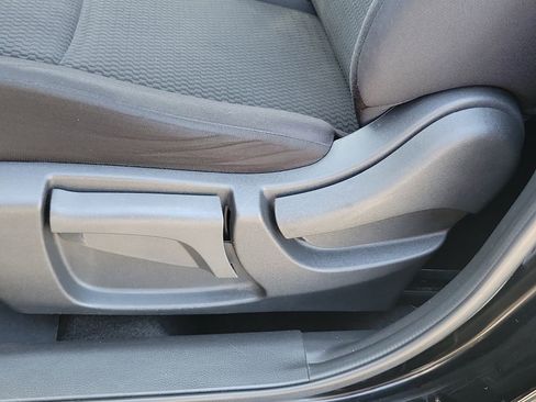 Used 2020 Nissan Rogue Sport S image 19