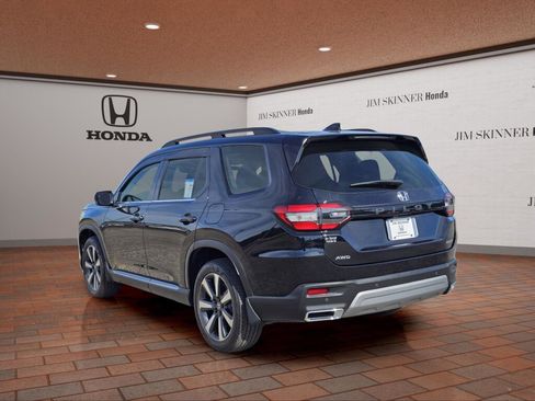 Certified 2024 Honda Pilot Touring image 13
