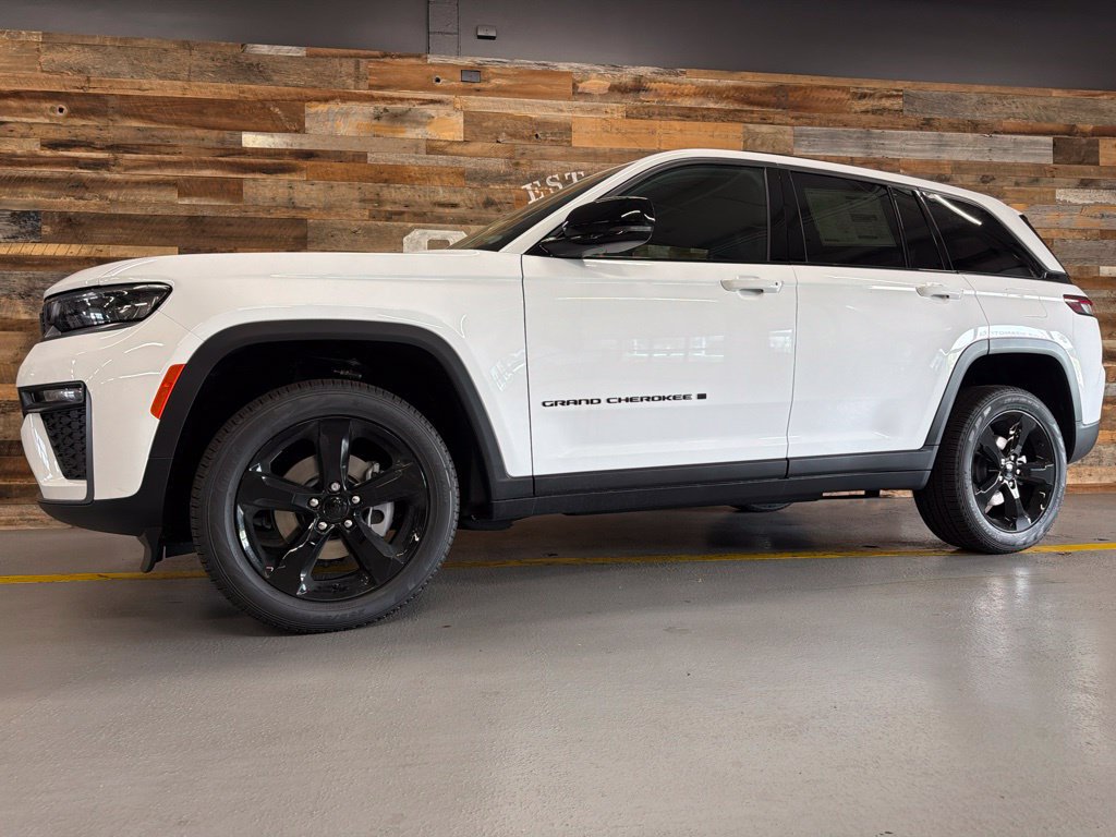 New 2026 Jeep Grand Cherokee Limited w/ Limited Altitude Package AWD/4WD image 17