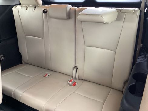 Used 2023 Toyota Highlander XLE image 16