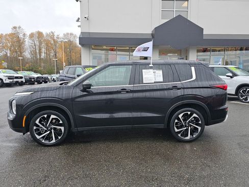 Used 2024 Mitsubishi Outlander SE image 8
