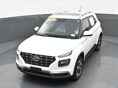 Certified 2024 Hyundai Venue SEL FWD image 35