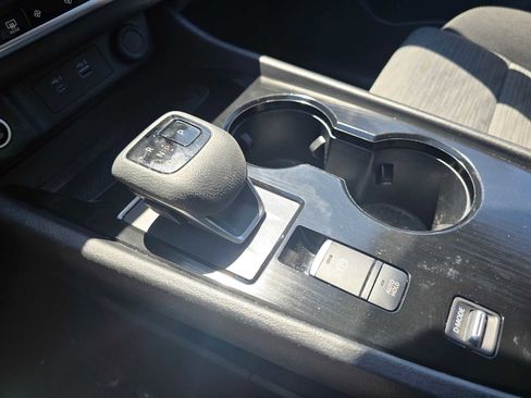 Used 2023 Nissan Rogue SV image 31