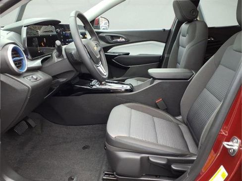 Certified 2024 Chevrolet Trax LT w/ Sunroof Package image 15