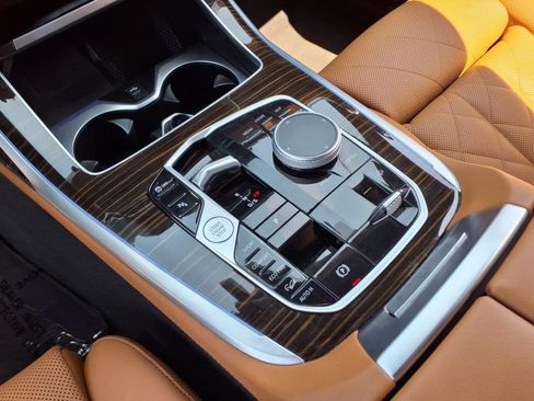 Used 2023 BMW X7 xDrive40i w/ M Sport Package image 17