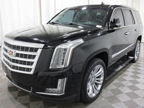Used 2019 Cadillac Escalade Premium Luxury w/ LPO, Radiant Package AWD/4WD image 34