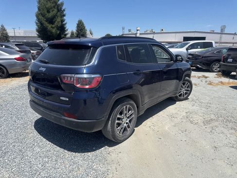 Used 2020 Jeep Compass Latitude FWD image 5