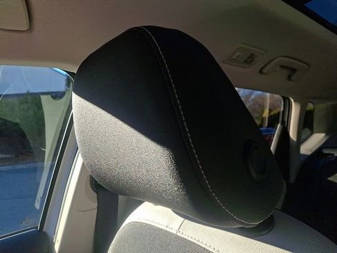 Certified 2025 Volkswagen Taos SE w/ Panoramic Sunroof Package image 17